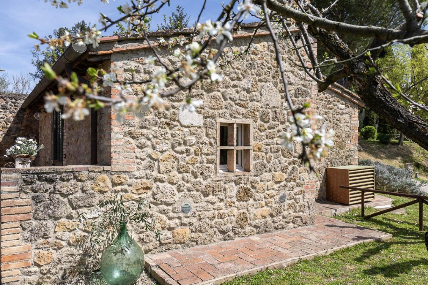 Relais Antico Borgo San Lorenzo Поджібонсі Екстер'єр фото